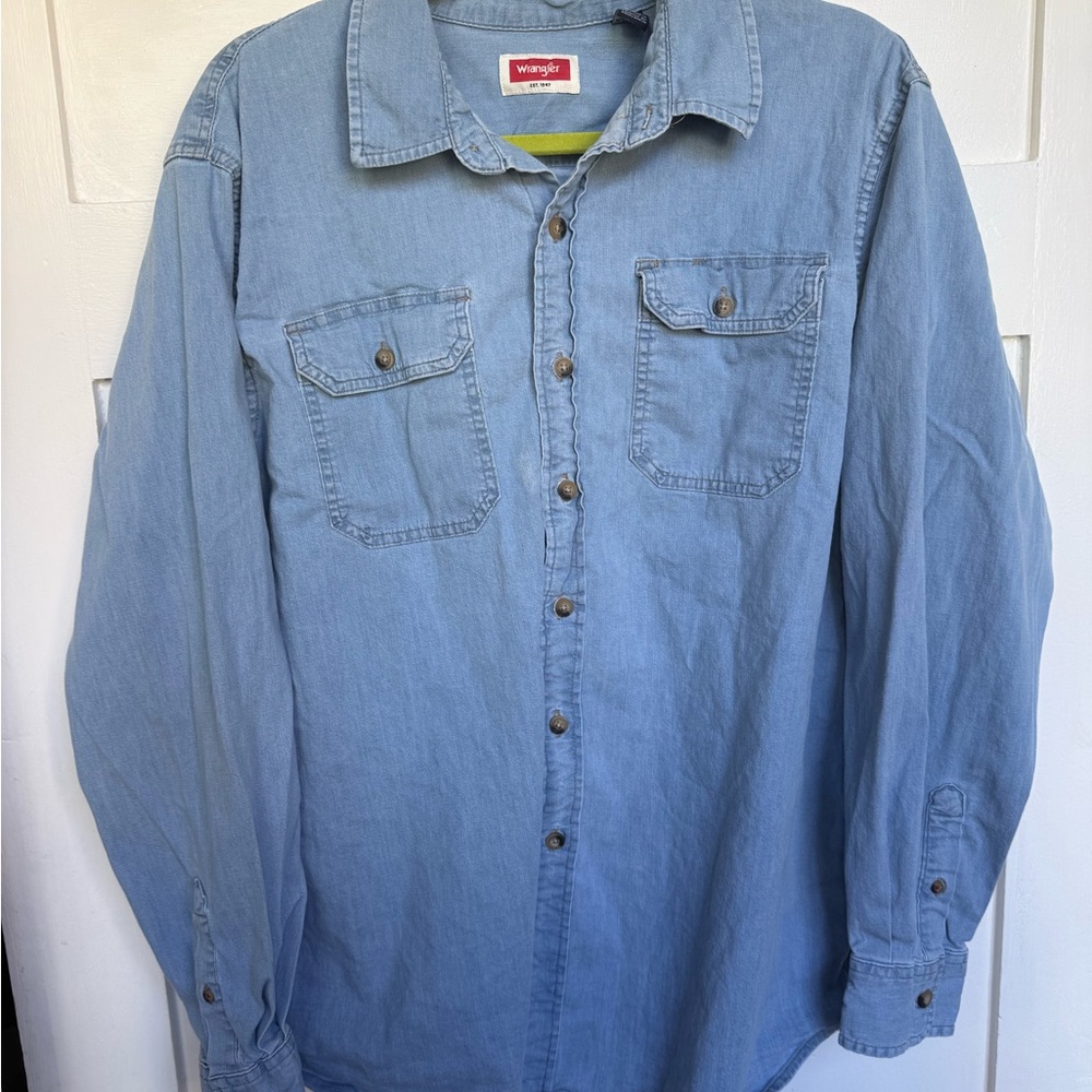 Wrangler Men's Light Blue Button Down Shirt